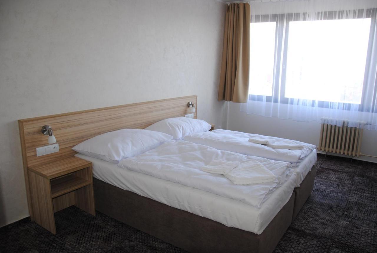 Hotel Labe Pardubice Eksteriør billede