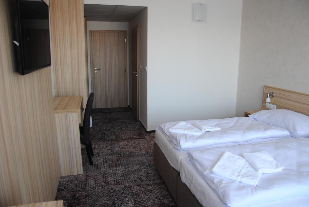 Hotel Labe Pardubice Eksteriør billede