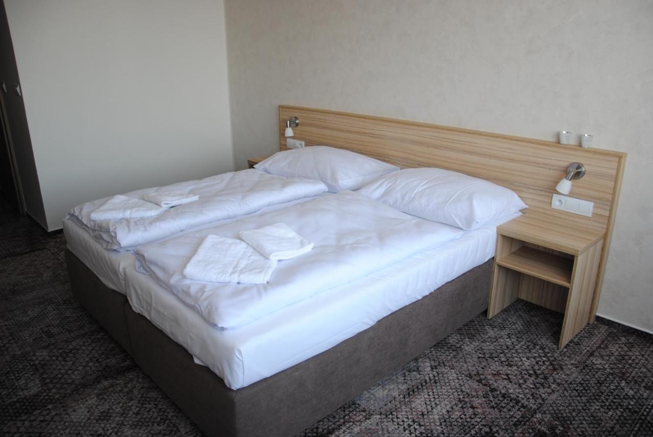 Hotel Labe Pardubice Eksteriør billede