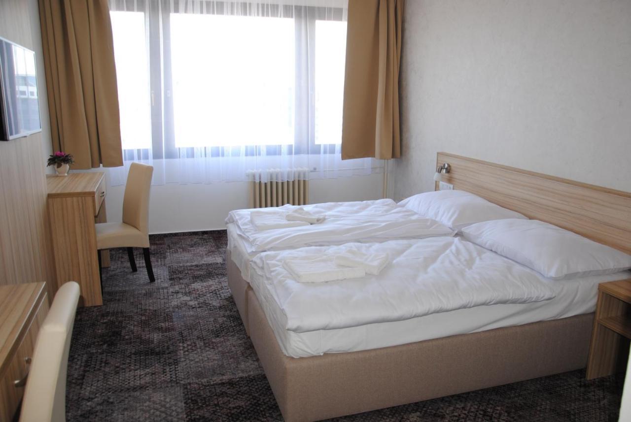 Hotel Labe Pardubice Eksteriør billede
